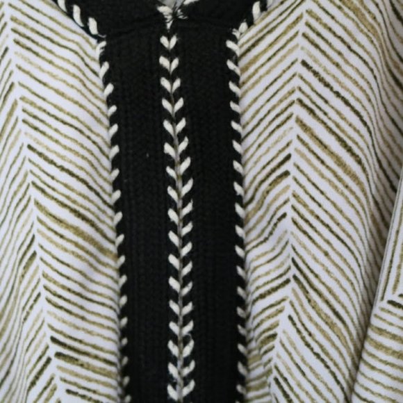 3/$15 CATO Cold Shoulder Pop Over Printed Blouse - Picture 8 of 16